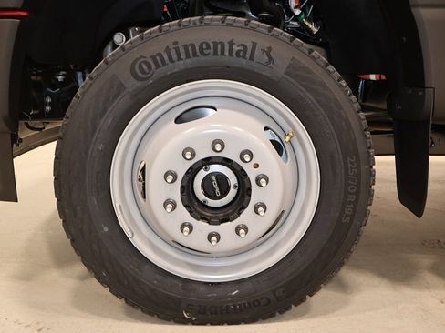 New 2026 Ford F550 4x4 Regular Cab Super Duty image 24