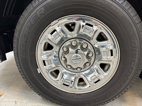 Used 2017 Nissan NV 3500 SL image 12