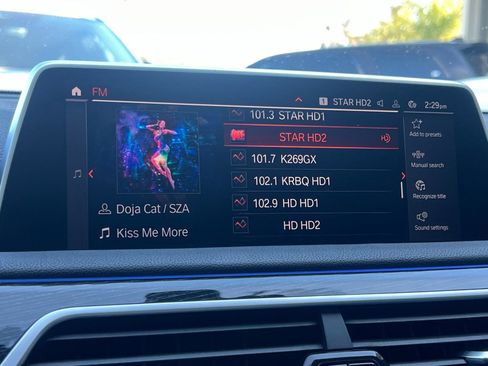 Used 2022 BMW 740i w/ M Sport Package image 18