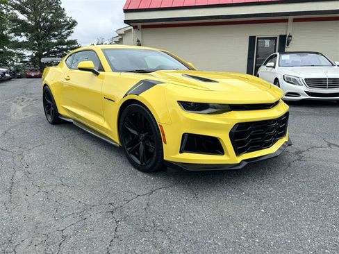 Used 2018 Chevrolet Camaro SS RWD image 3