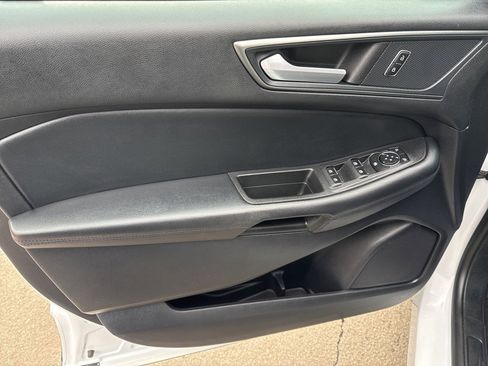 Used 2020 Ford Edge SE image 19
