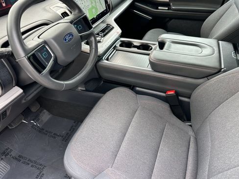 Used 2025 Ford Expedition Active AWD/4WD image 10