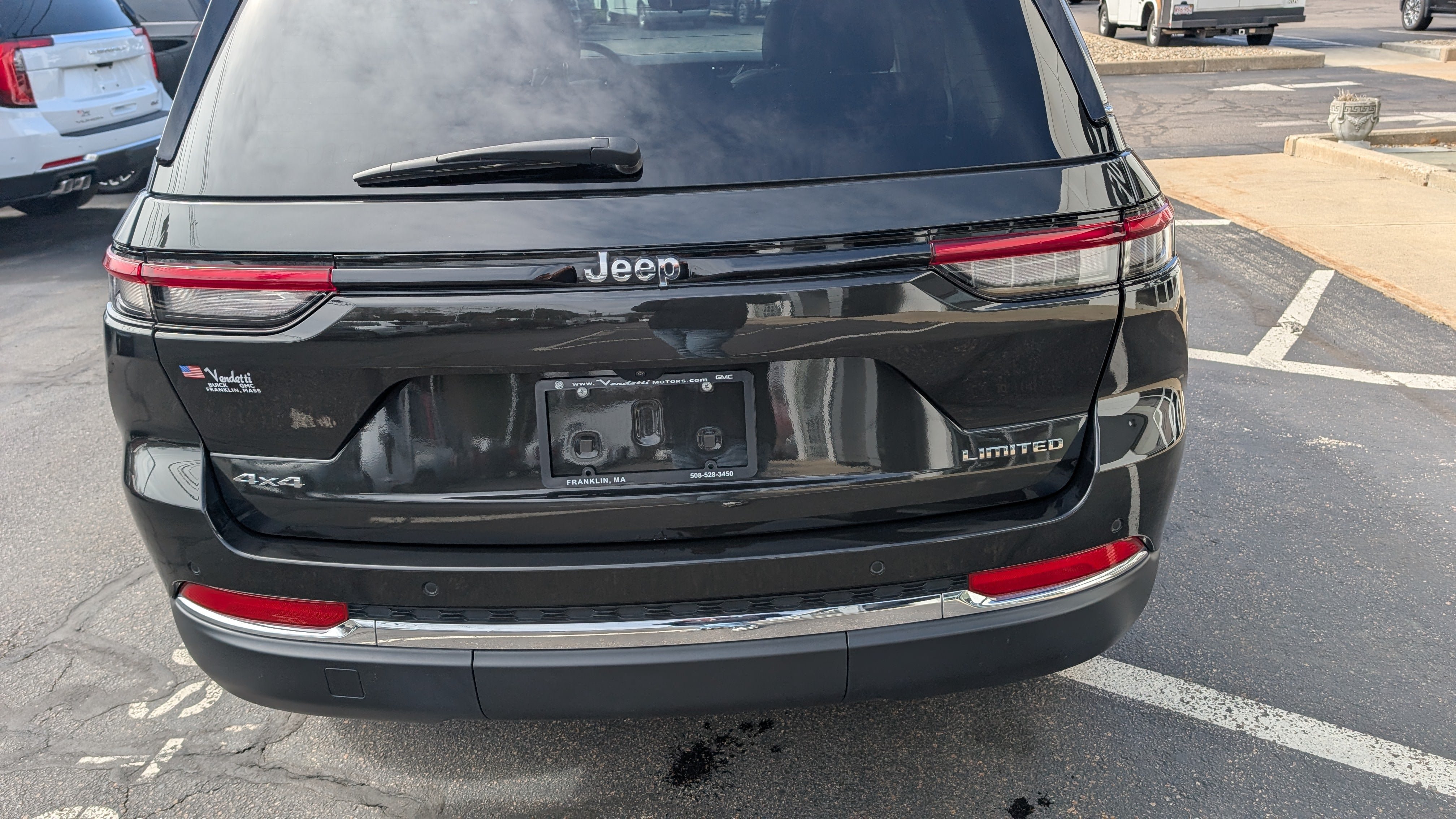 Used 2024 Jeep Grand Cherokee Limited AWD/4WD image 20
