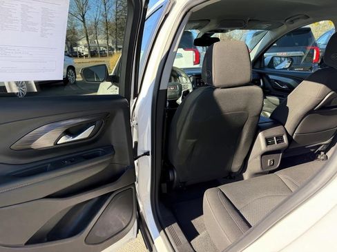 Used 2024 GMC Terrain SLE image 9