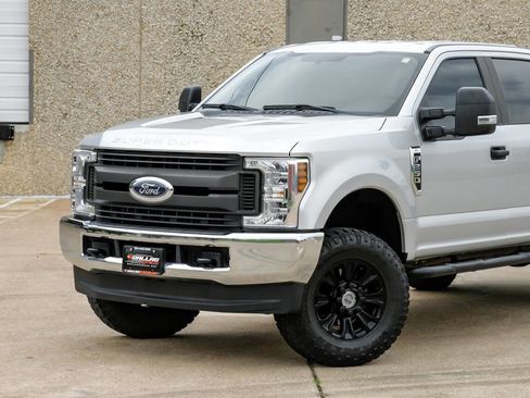 Used 2018 Ford F250 XL w/ Power Equipment Group AWD/4WD image 5