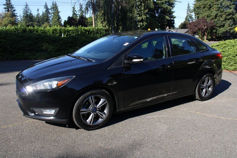 Used 2016 Ford Focus SE FWD image 1