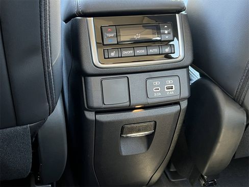 New 2025 Subaru Ascent Limited image 37