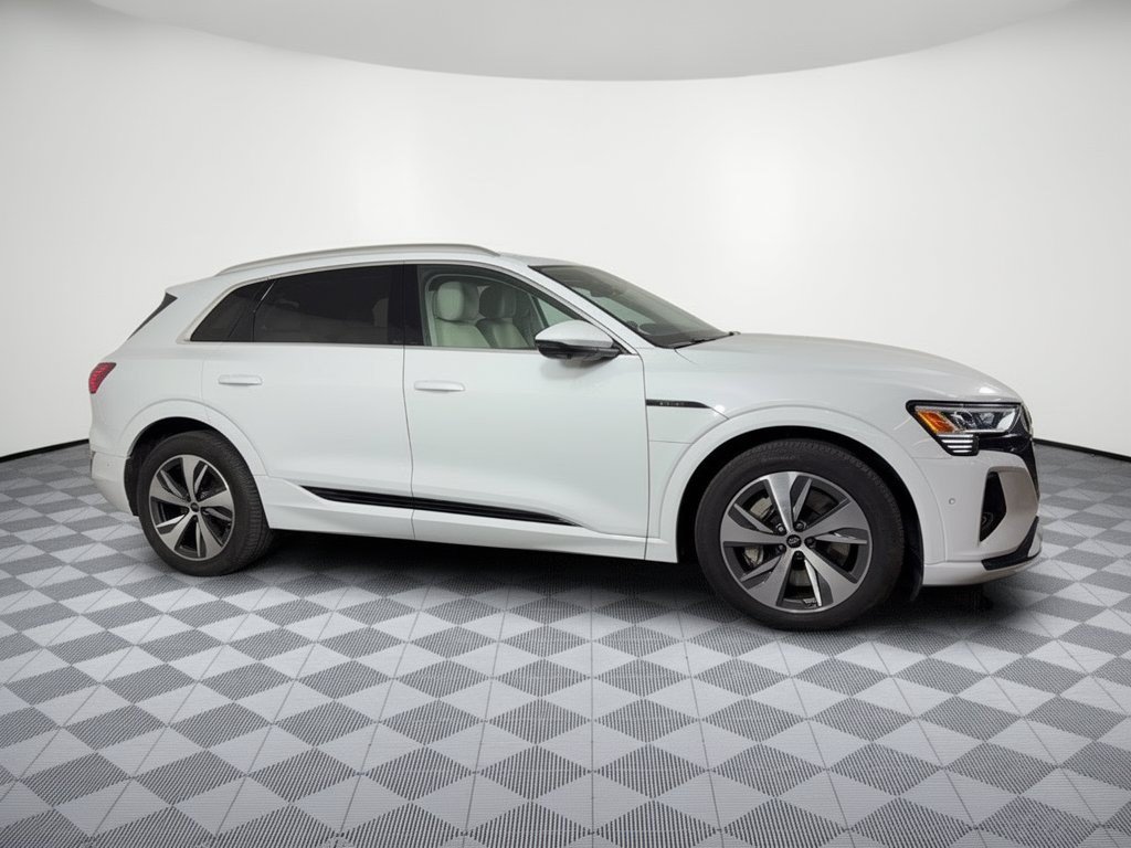 Certified 2024 Audi Q8 e-tron Premium Plus AWD/4WD image 8