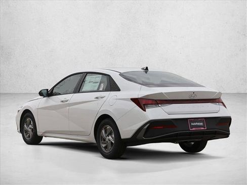 New 2026 Hyundai Elantra SE FWD image 7