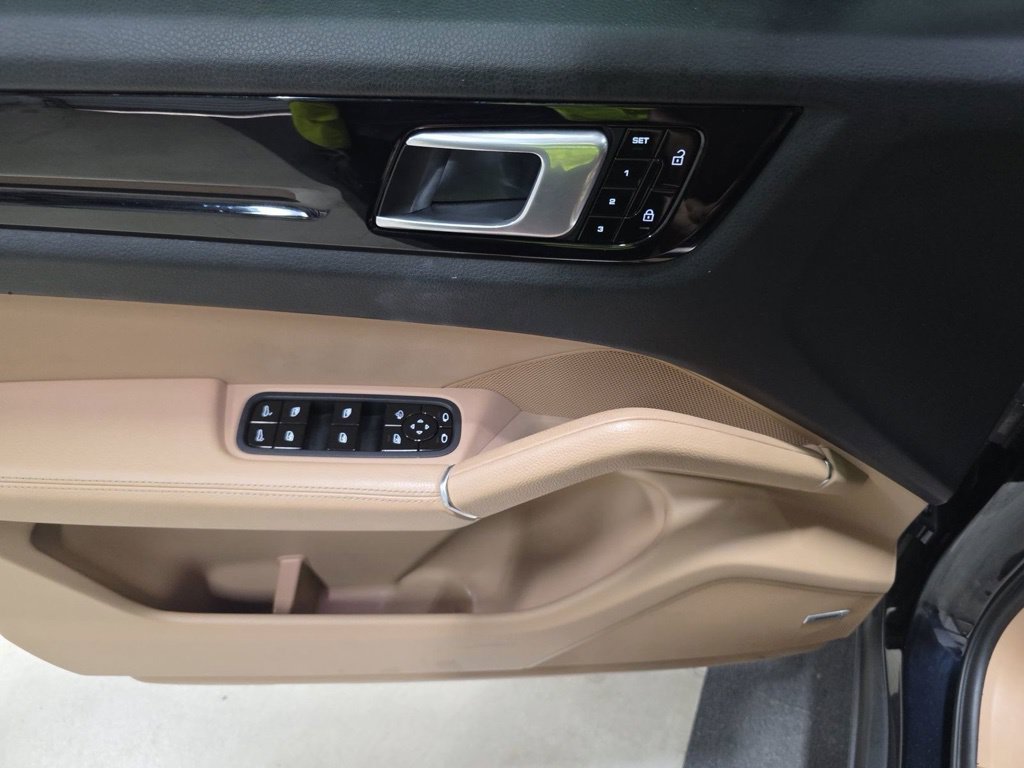 Used 2019 Porsche Cayenne AWD/4WD image 15