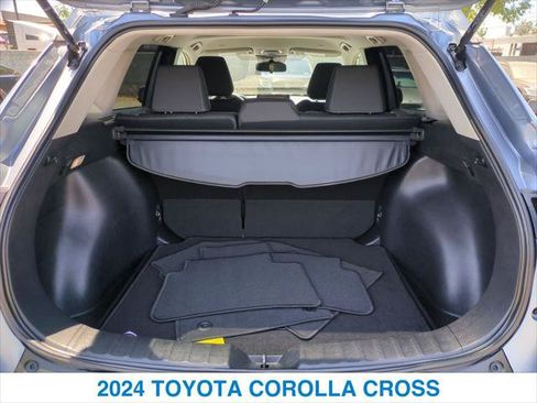 Used 2024 Toyota Corolla Cross LE FWD image 23