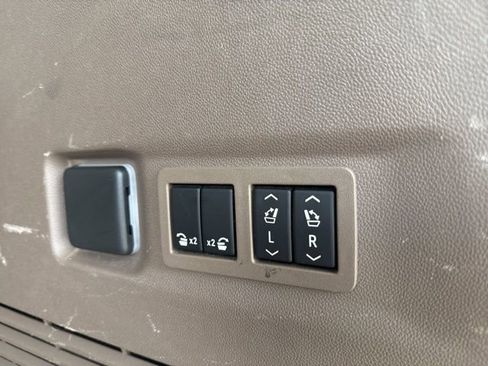 Used 2021 GMC Yukon XL Denali w/ Denali Ultimate Package image 18