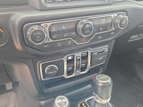 Used 2021 Jeep Gladiator Overland AWD/4WD image 13