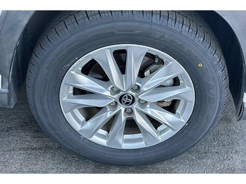 Used 2023 Toyota Corolla Cross LE w/ Moonroof Package AWD/4WD image 4