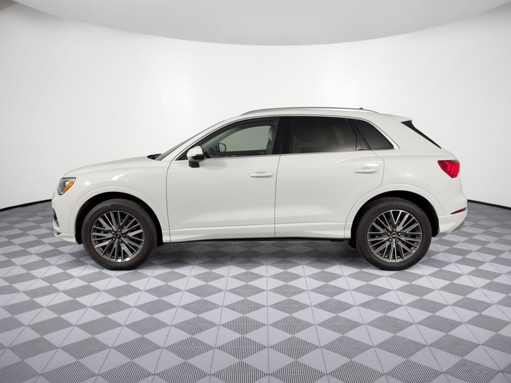 Used 2022 Audi Q3 2.0T Premium w/ Convenience Package AWD/4WD image 2