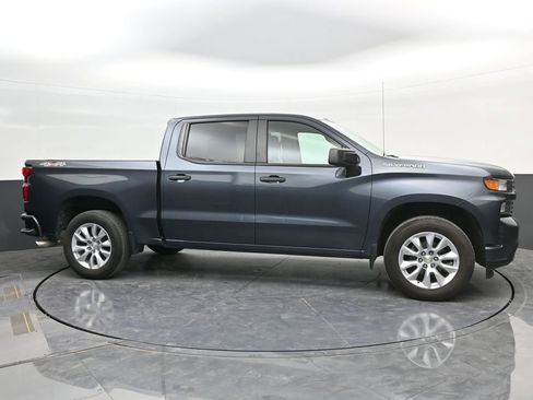 Used 2020 Chevrolet Silverado 1500 Custom w/ Custom Value Package AWD/4WD image 9