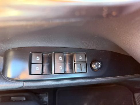 Used 2019 Toyota Camry SE w/ Carpet Mat Package FWD image 28
