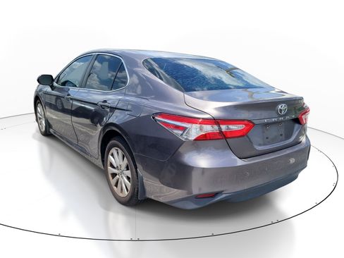 Used 2018 Toyota Camry LE w/ Convenience Package FWD image 5