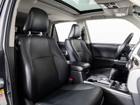 Used 2015 Toyota 4Runner Limited image 29