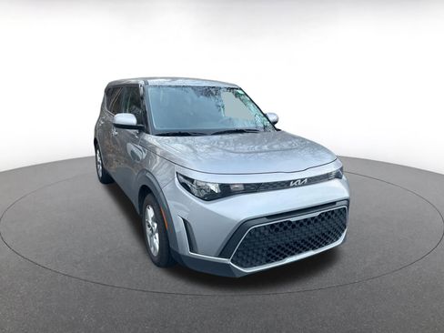 Used 2025 Kia Soul LX w/ LX Technology Package image 3