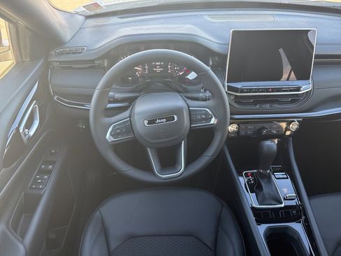 New 2026 Jeep Compass Latitude image 10