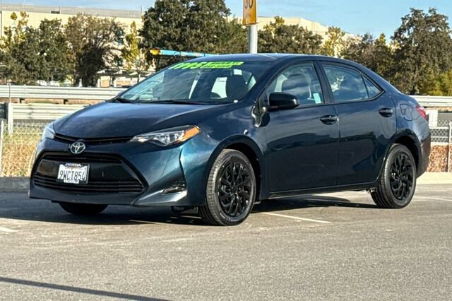 Used 2017 Toyota Corolla LE w/ Carpet Mat Package (TMS) FWD image 8