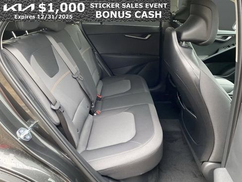 New 2025 Kia Niro LX image 30