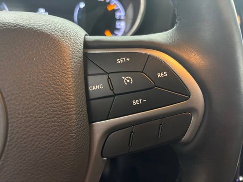 Used 2019 Jeep Grand Cherokee Limited AWD/4WD image 25