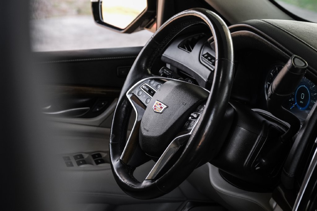 Used 2019 Cadillac Escalade ESV Luxury AWD/4WD image 12