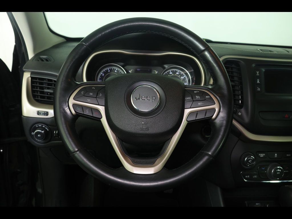 Used 2015 Jeep Cherokee Latitude AWD/4WD image 14