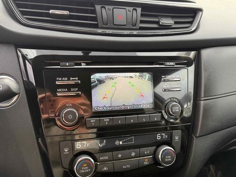 Used 2017 Nissan Rogue SV image 21