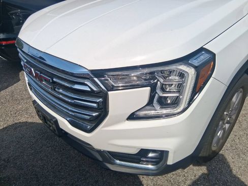 Used 2023 GMC Terrain SLT FWD image 2