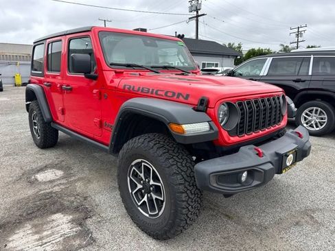 Used 2024 Jeep Wrangler Unlimited Rubicon AWD/4WD image 3