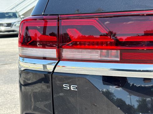Used 2025 Volkswagen Atlas SE FWD image 10