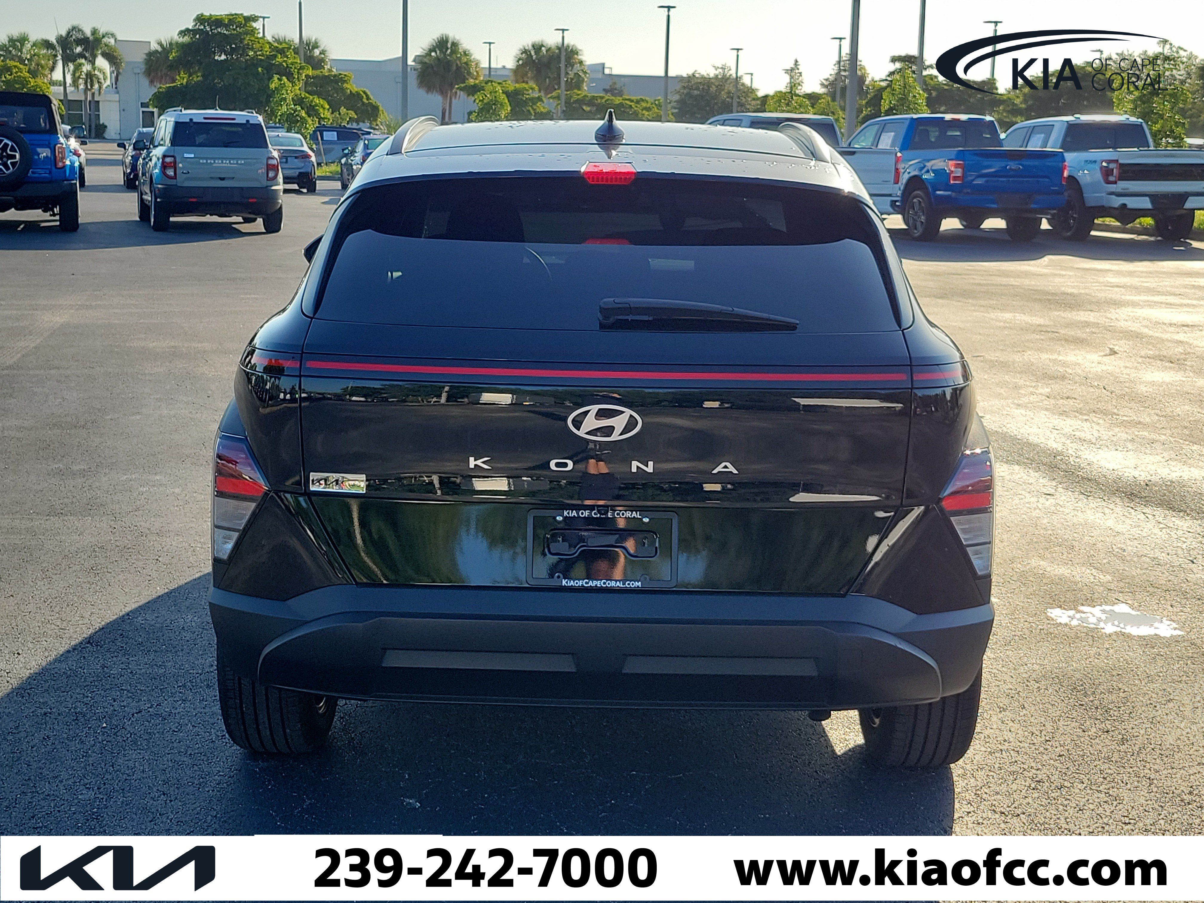 Used 2024 Hyundai Kona SEL w/ Convenience Package FWD image 5