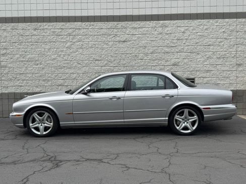 Used 2005 Jaguar XJ Vanden Plas Super V8 RWD image 12