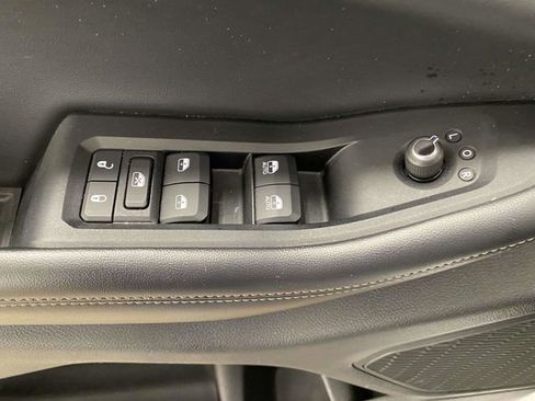 Used 2023 Jeep Grand Cherokee Limited w/ Luxury Tech Group II image 15