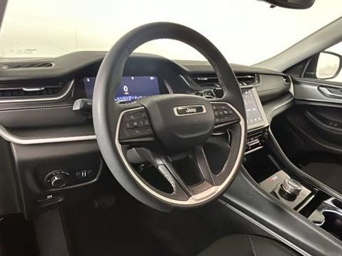 Used 2023 Jeep Grand Cherokee L Laredo AWD/4WD image 13