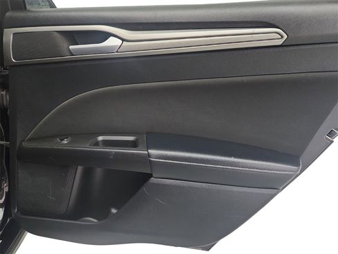 Used 2019 Ford Fusion SE image 27