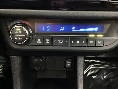 Used 2014 Toyota Corolla S image 36