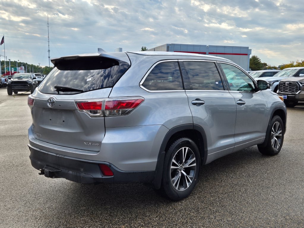Used 2016 Toyota Highlander XLE AWD/4WD image 6