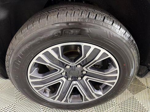 Used 2024 Jeep Wagoneer L Series II image 12