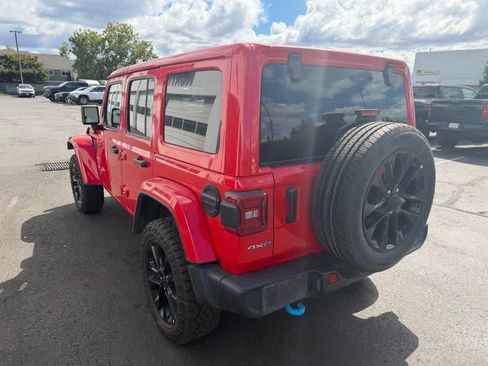 Used 2024 Jeep Wrangler Unlimited Sahara AWD/4WD image 5