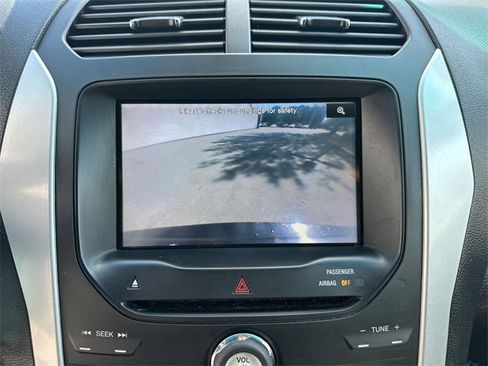 Used 2012 Ford Explorer XLT image 18