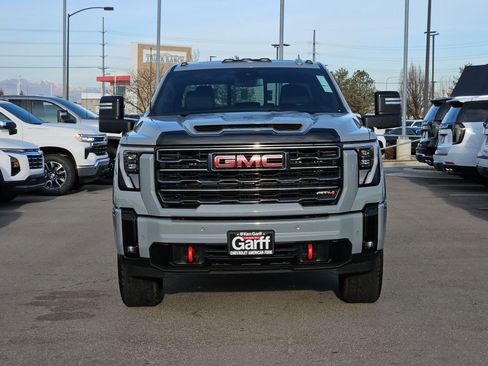 Used 2025 GMC Sierra 2500 AT4 image 9