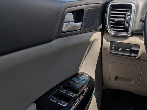 Used 2022 Kia Sportage EX w/ EX Technology Package FWD image 25