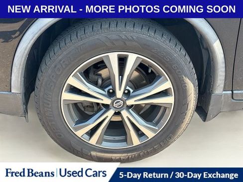 Used 2019 Nissan Rogue SV w/ Premium Package image 16