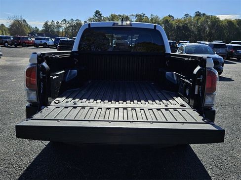 Used 2020 Toyota Tacoma TRD Off-Road image 10