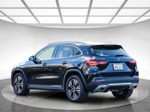 Certified 2025 Mercedes-Benz GLA 250 4MATIC image 2