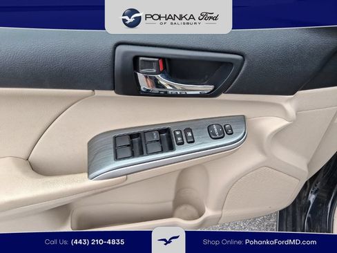 Used 2012 Toyota Camry XLE w/ Leather Pkg FWD image 9